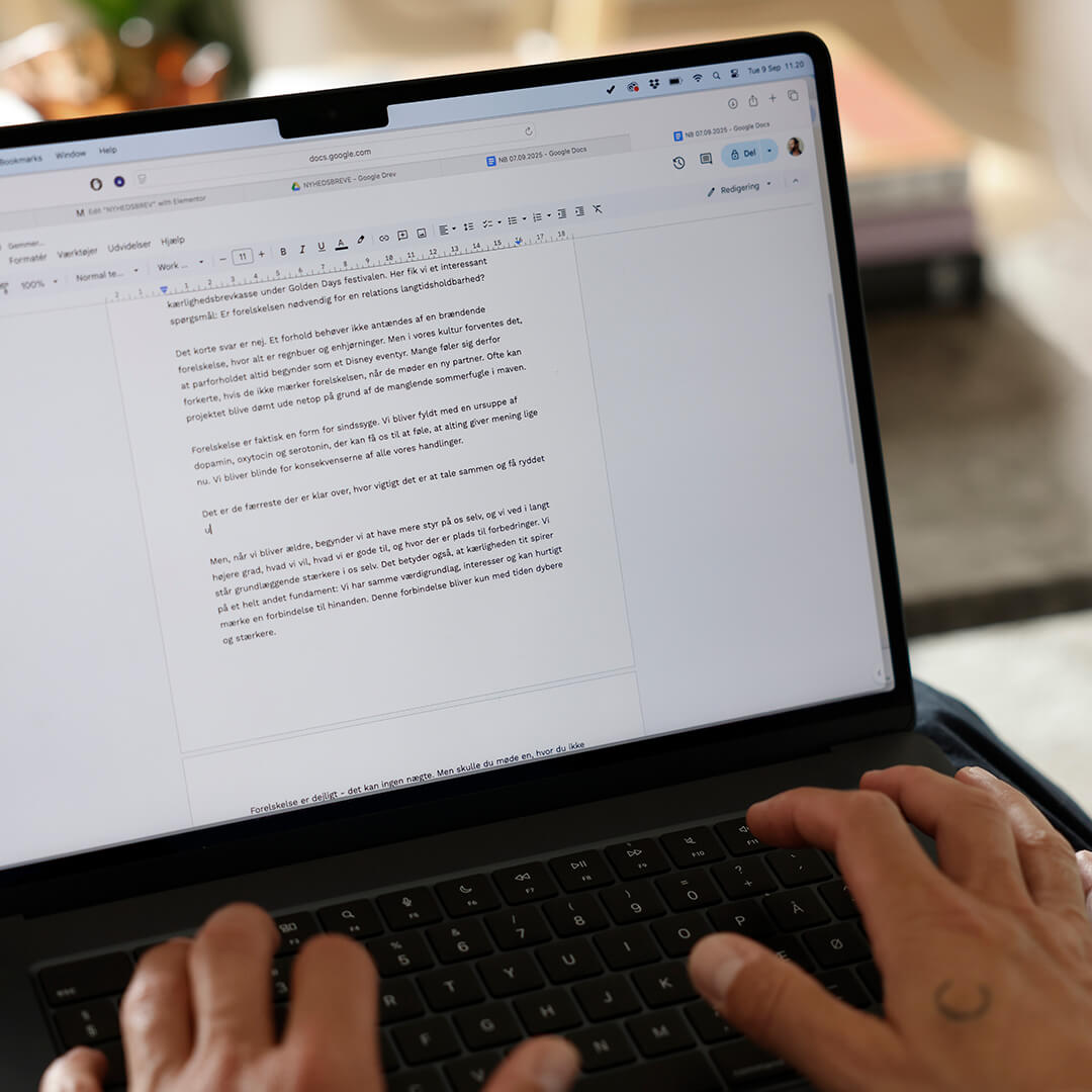 Mikkel Braginsky skriver nyhedsbreve om mænds identitet, parforhold og kommunikation.